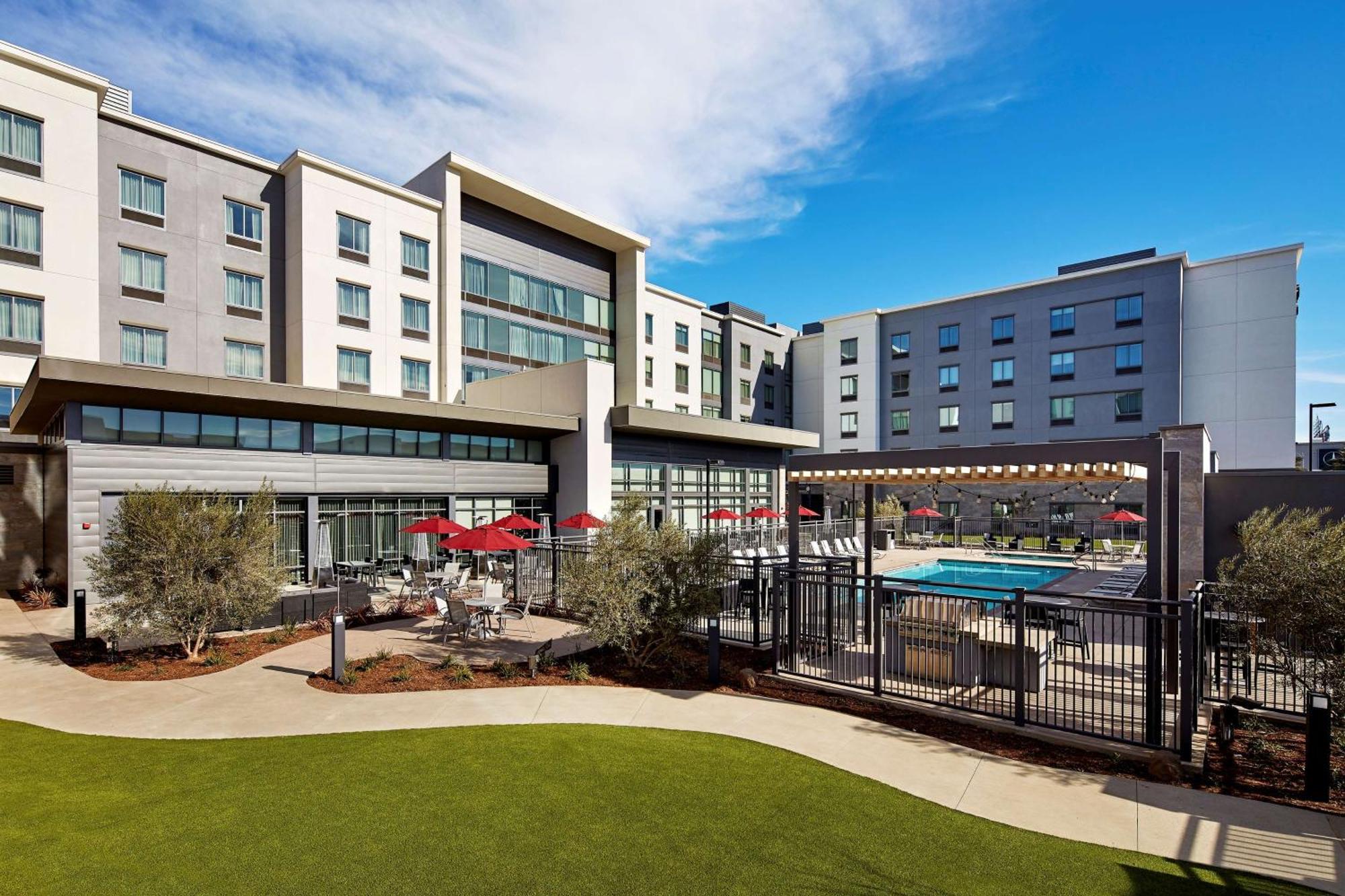 Hampton Inn Long Beach Airport, Ca Экстерьер фото